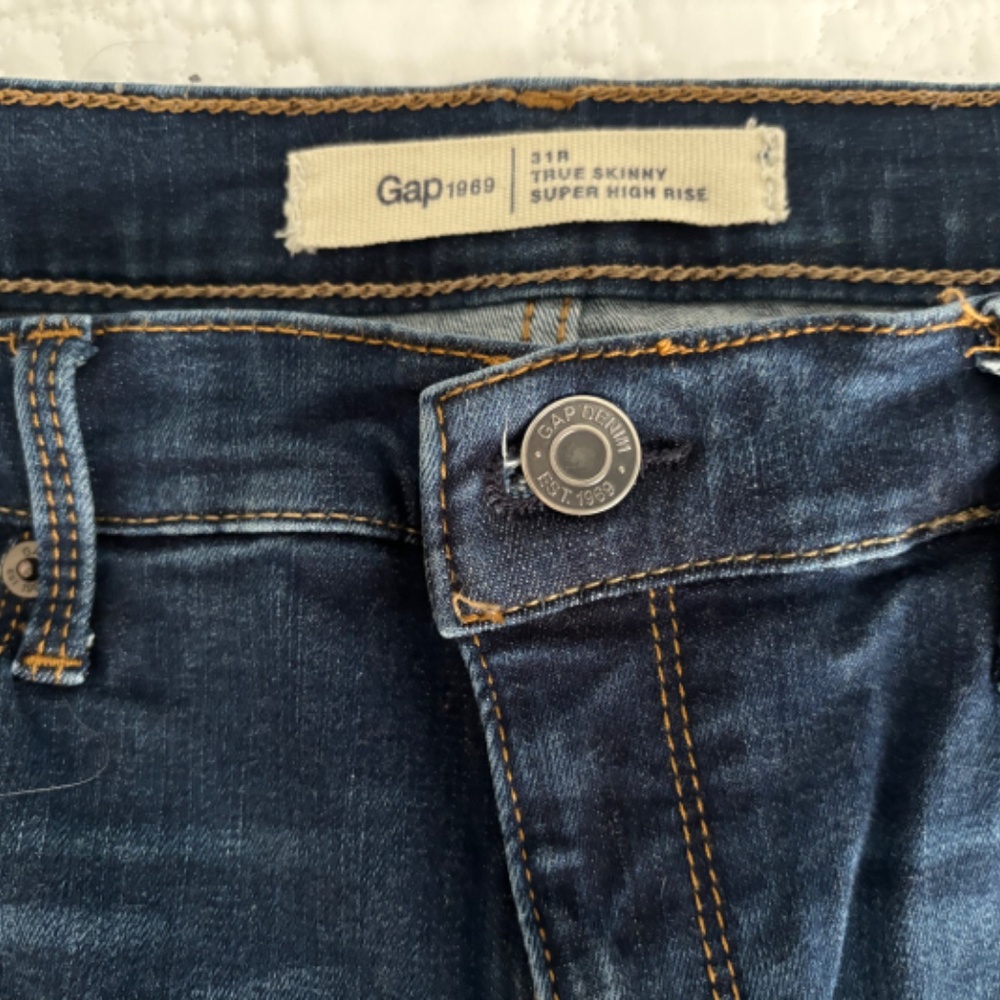 2 pair Gap True Skinny super high rise jeans
